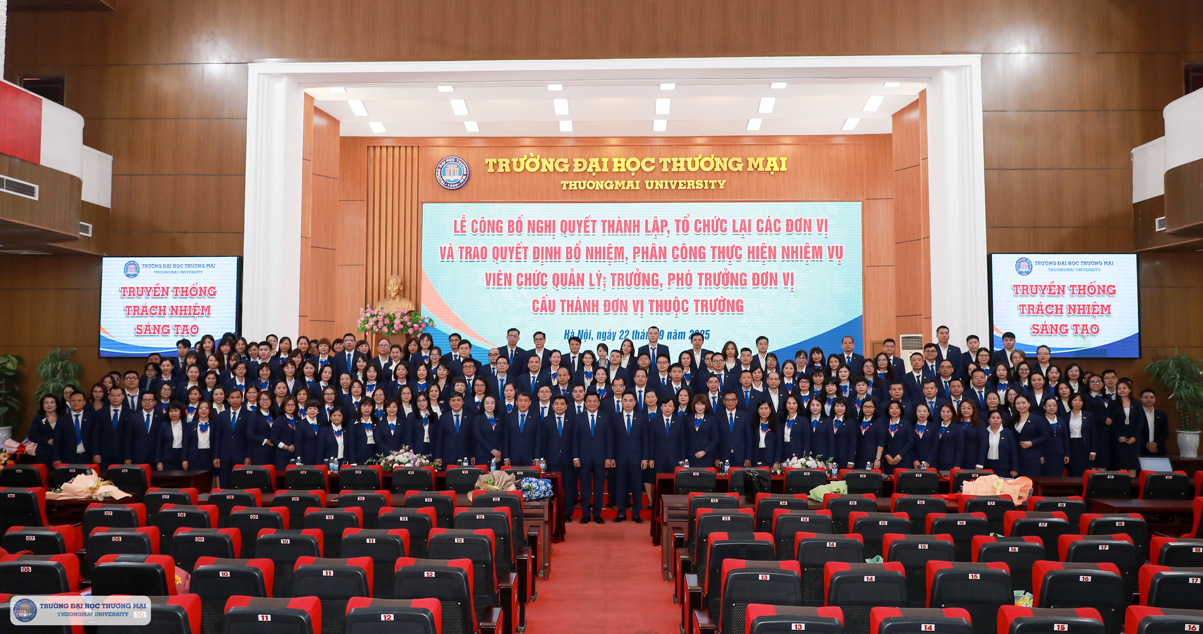 Lễ công bố Nghị quyết thành lập, tổ chức lại các đơn vị và trao quyết định bổ nhiệm, phân công thực hiện nhiệm vụ Viên chức quản lý; Trưởng, Phó Trưởng đơn vị cấu thành đơn vị thuộc Trường