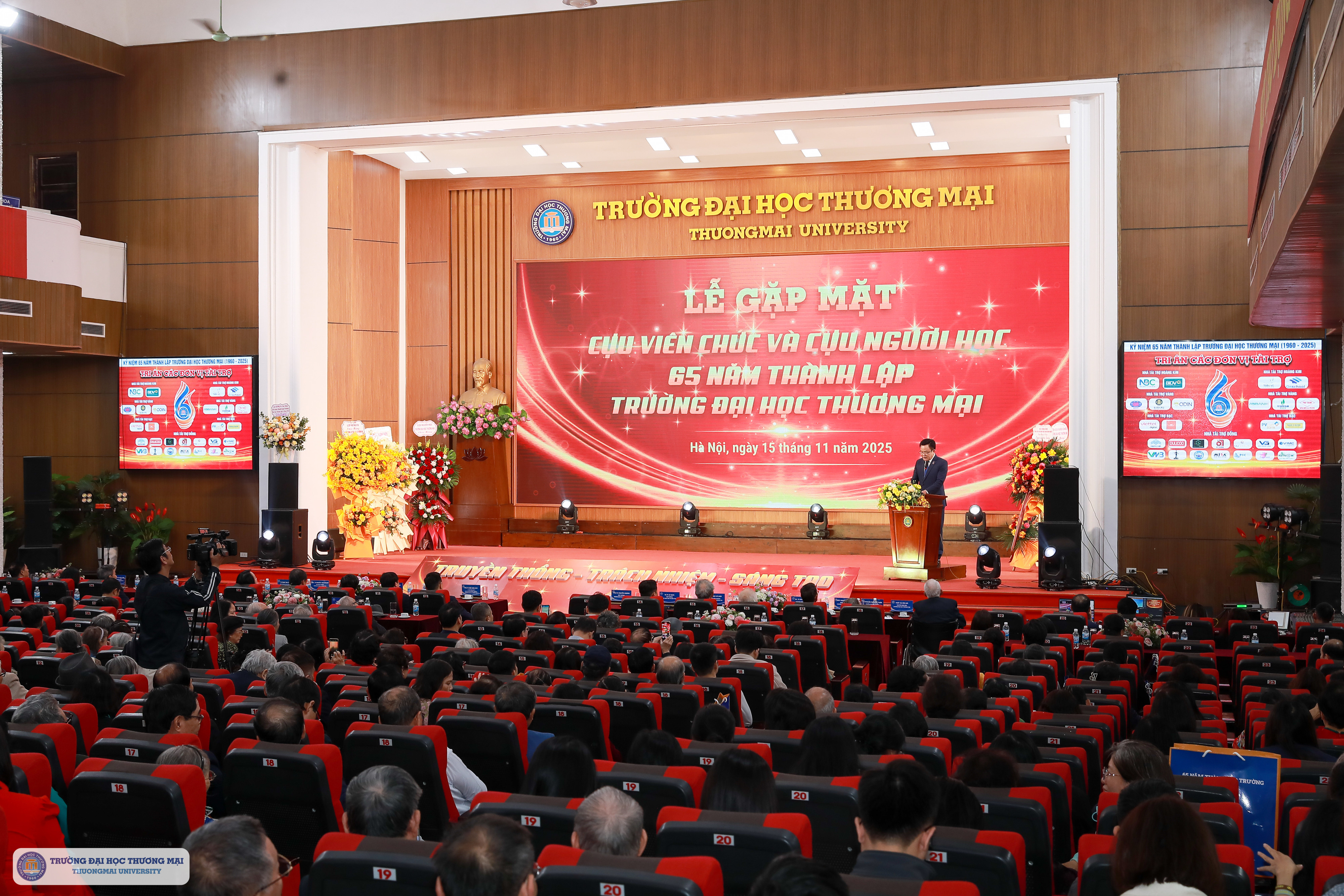 Lễ Gặp mặt cựu viên chức và cựu người học nhân kỷ niệm 65 năm thành lập Trường Đại học Thương mại