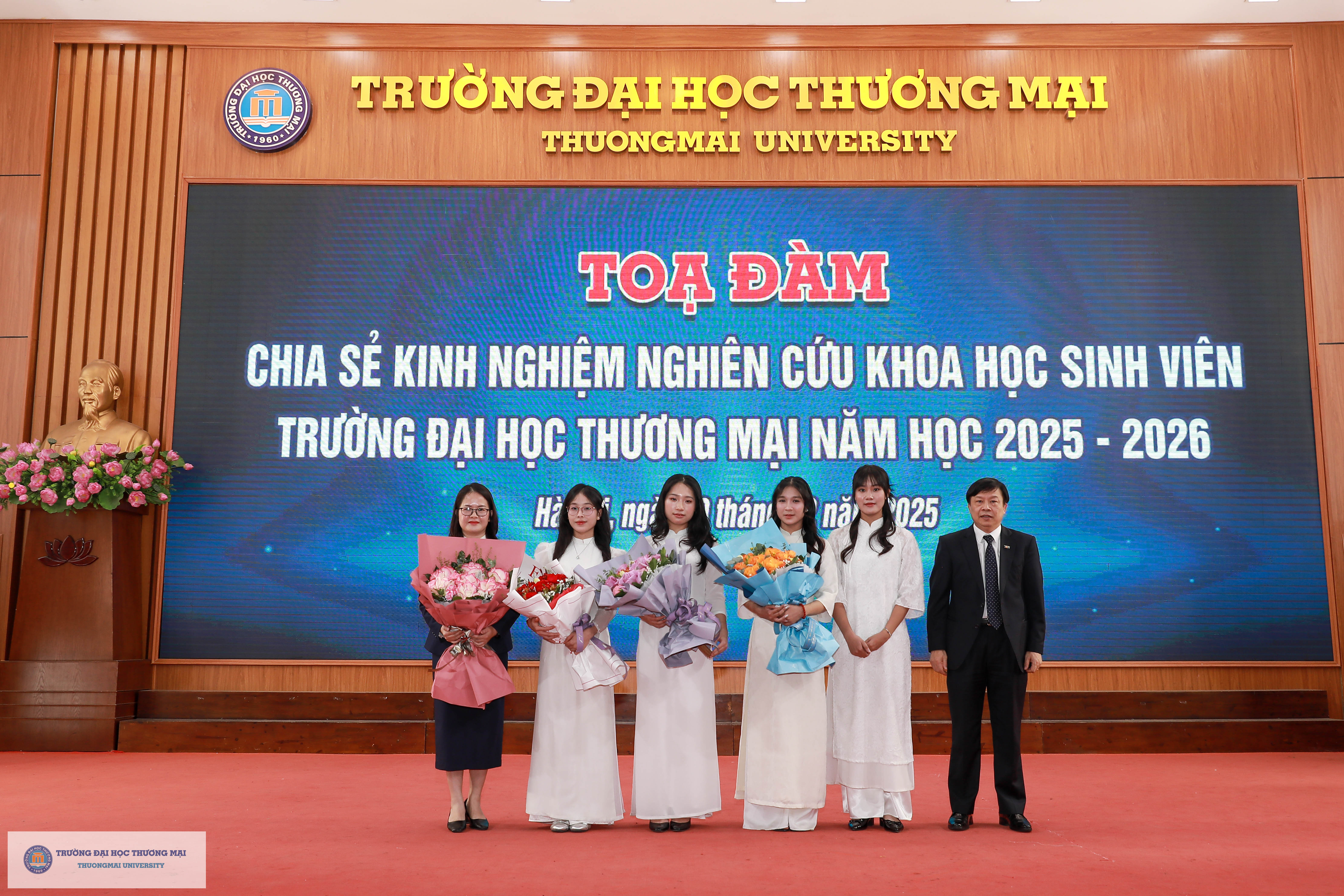 Chương trình Tọa đàm “Chia sẻ kinh nghiệm nghiên cứu khoa học sinh viên Trường Đại học Thương mại năm học 2025 - 2026”