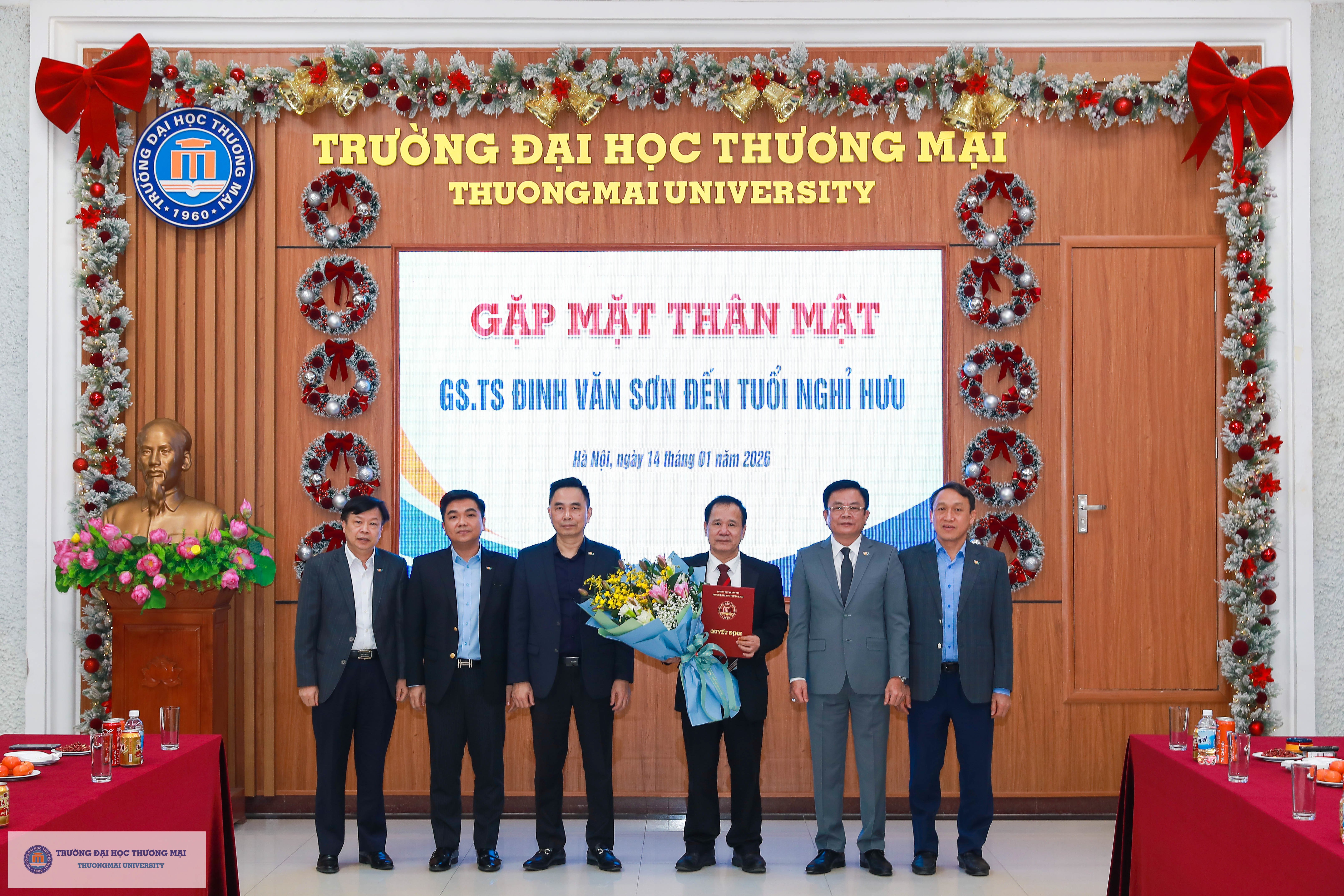 Gặp mặt thân mật và trao quyết định nghỉ hưu cho GS,TS. Đinh Văn Sơn