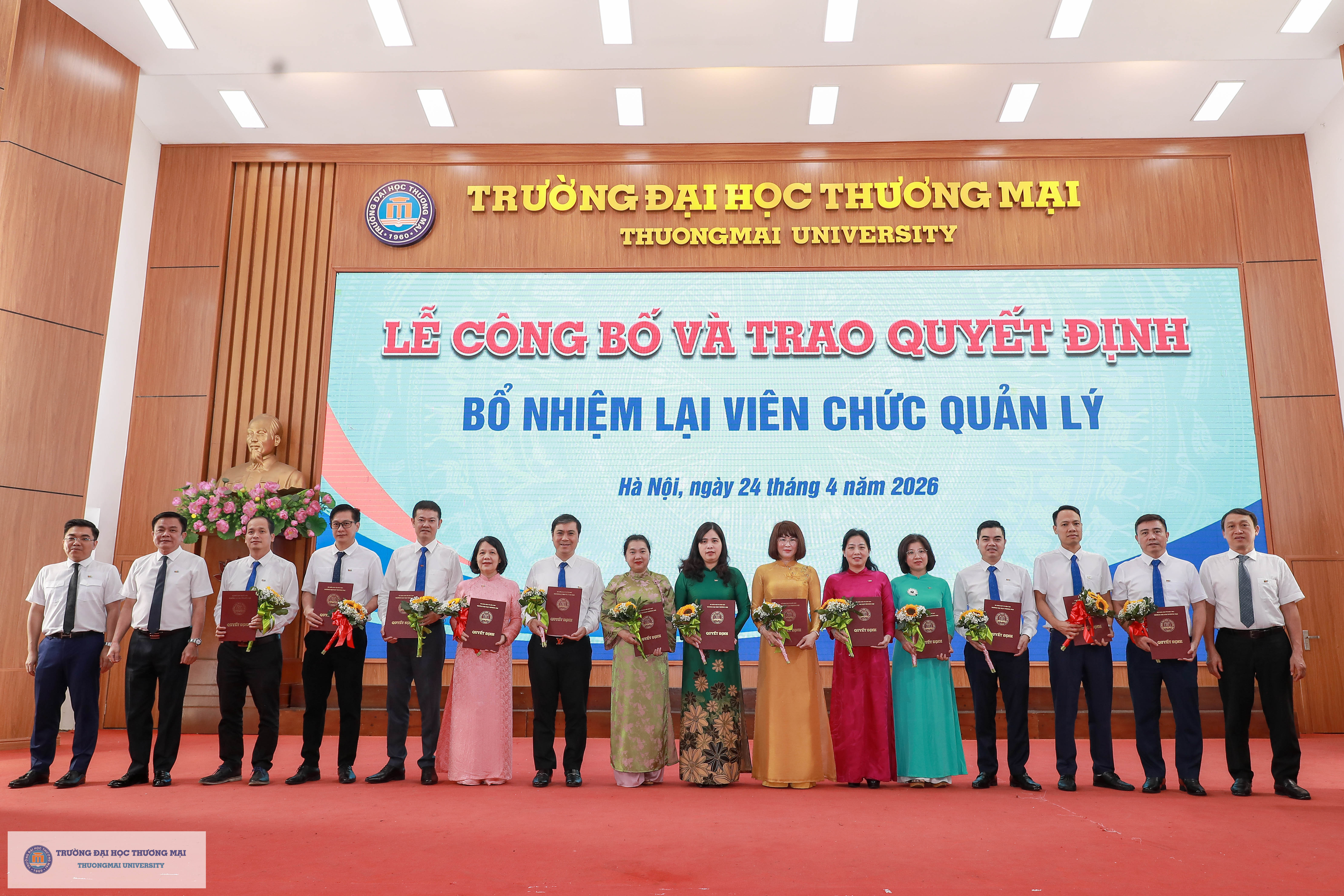 Lễ công bố và trao quyết định bổ nhiệm lại viên chức quản lý Trường Đại học Thương mại