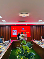 KHOA KINH TẾ TỔ CHỨC LỄ KẾT NẠP ĐẢNG VIÊN MỚI THÁNG 6 NĂM 2025