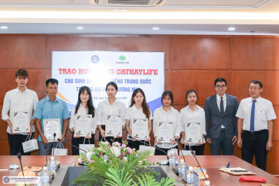 Trao học bổng CathayLife cho sinh viên Trường Đại học Thương mại