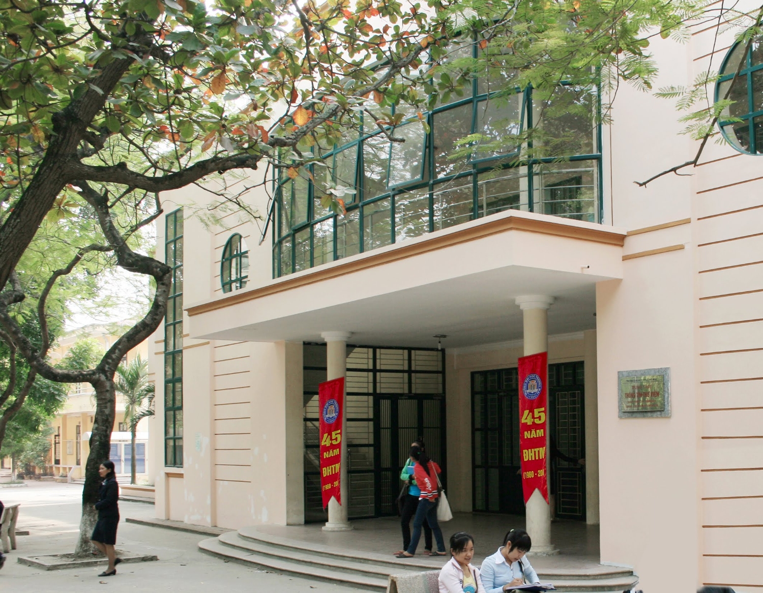 Thông báo bán thanh lý tài liệu tài liệu cũ tại Trung tâm Thông tin Thư viện