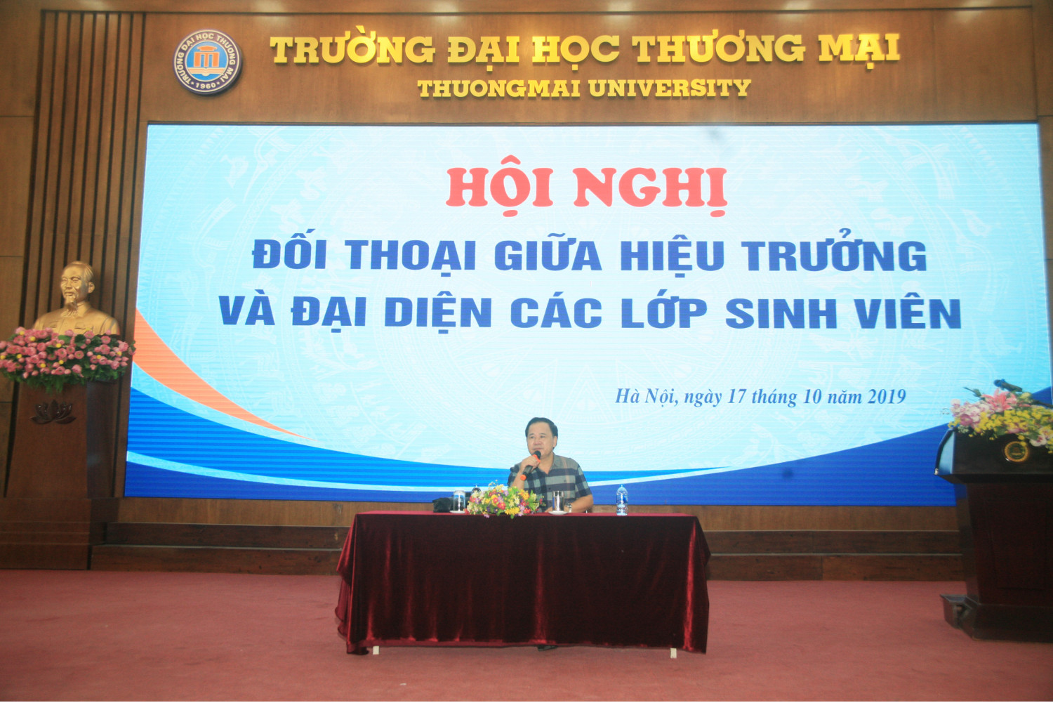 Hội nghị Đối thoại giữa Hiệu trưởng và đại diện các lớp sinh viên năm học 2019-2020
