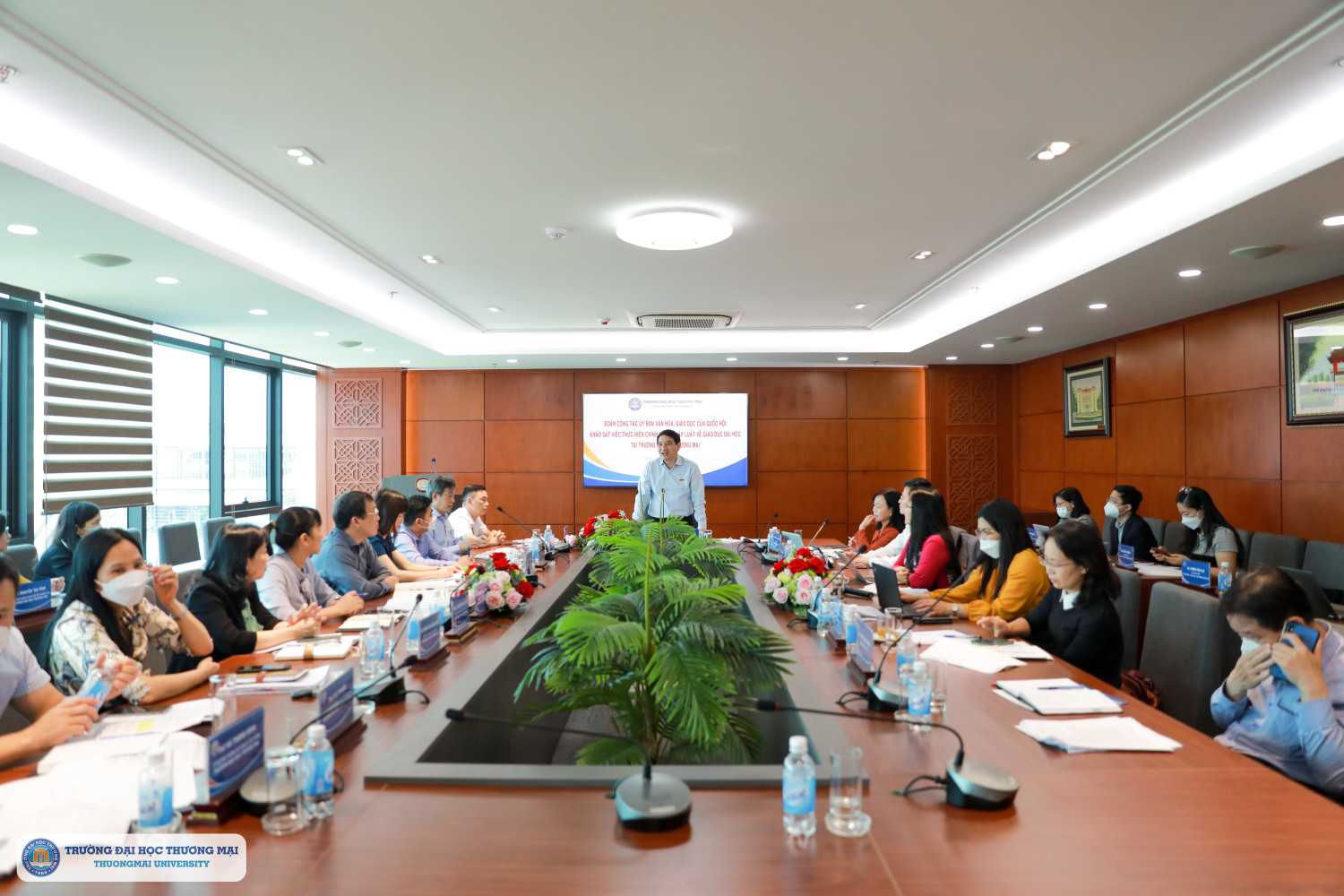 Làm việc với đoàn công tác Uỷ ban Văn hoá, Giáo dục của Quốc hội v/v khảo sát việc thực hiện chính sách, pháp luật về giáo dục đại học tại Trường Đại học Thương mại