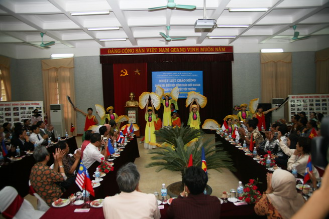 TIN VỀ BUỔI GẶP MẶT VÀ LÀM VIỆC CỦA ĐOÀN ĐẠI BIỂU HỘI ĐỒNG GIÁO GIỚI ASEAN TẠI TRƯỜNG ĐẠI HỌC THƯƠNG MẠI